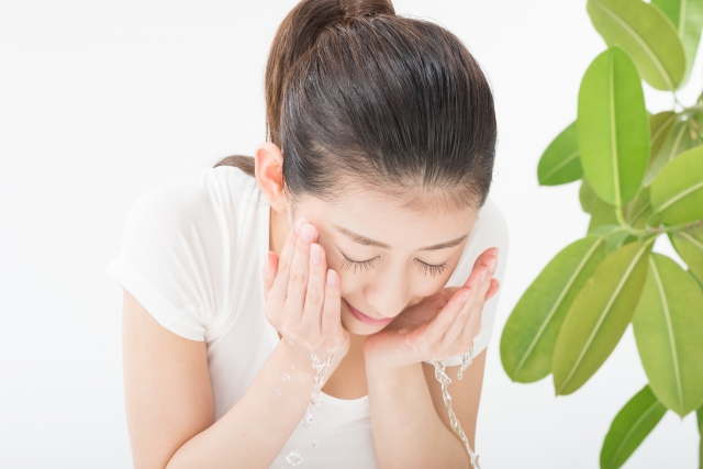 カダソンスカルプシャンプーは、顔の脂漏性皮膚の洗顔にもおすすめ